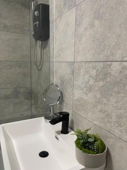 Modern 2 Bedroom City Apartment 글라스고 외부 사진